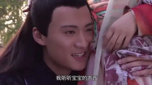  错点鸳鸯一听小娇妻怀孕了,丈夫激动地抱着她转圈圈,好幸福