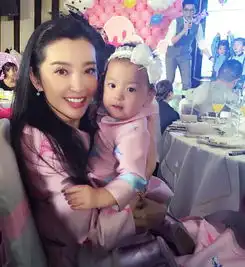  李冰冰模仿狗狗表情自嘲光棍节快乐图