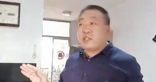  大叔相中漂亮大妈,得知大妈会包饺子,当场拍板我非你不娶