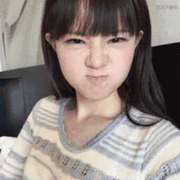  搞笑gif段子妹子表情这么丰富,怎么好意思欺负她