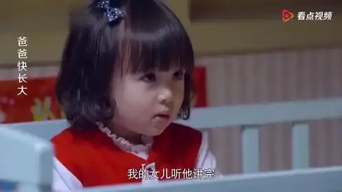  男子给小萌娃讲故事,结果讲的萌娃一脸懵圈,这表情真是萌翻了