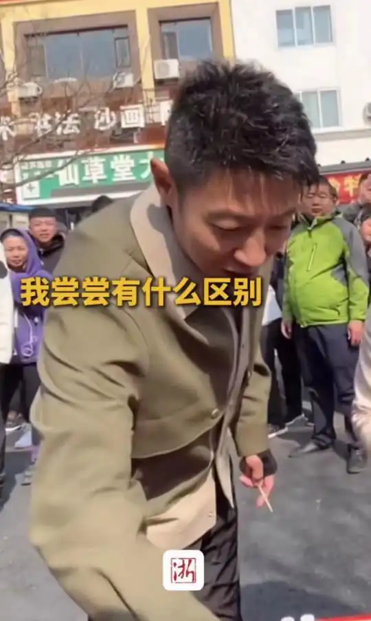  撒贝宁逛早市被偶遇,嫌200元一斤樱桃太贵,邓亚萍表情亮了