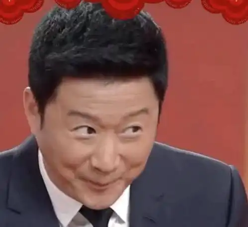  吴京录制节目啃道具上头,被主持人告知不能吃,吓出表情包太搞笑