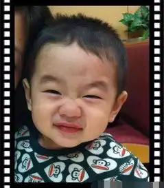  杨阳洋双胞胎妹妹变表情包,网友直呼兄妹一模一样