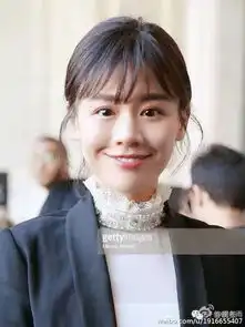  周冬雨的凝视马思纯的微笑互黑模式开启这些表情包真是一个比一个形象...