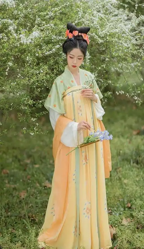  汉服新品白菜89元,高端1466元,烛颜汉服衔泥小筑各领风骚哔哩哔哩专栏