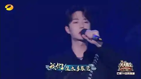  火遍全网的暴走妹模仿姚明经典表情包,瞬间抓住精髓
