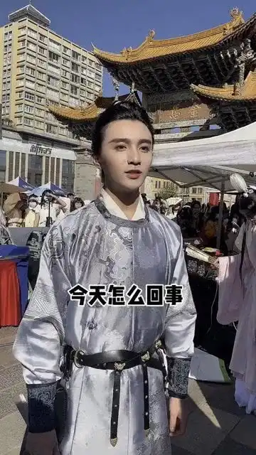  今天是中国首个汉服出行日各大城市都有同袍穿汉服出行你参加了嘛国风合伙人今天被汉服承包了