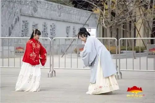  惊艳全球汉服出行日,一大波同袍齐聚汉中兴汉胜境,展现汉服之美