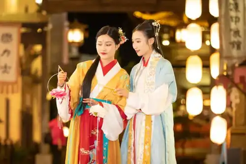  同袍雅聚梦里老家花漾汉服节共赴踏青盛宴
