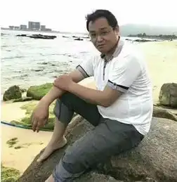  小男孩谁家的中年男子在哪里速与警方联系