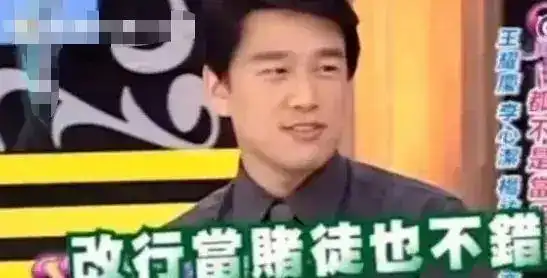  这位大叔天生就是演霸道总裁的料,挺宝藏啊
