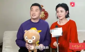  岳云鹏辅导女儿写作业,哭笑不得,这种崩溃式表情,你每天会有吗