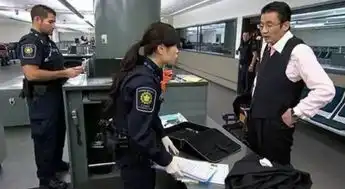  数名华人因为微信表情包被加拿大海关遣返