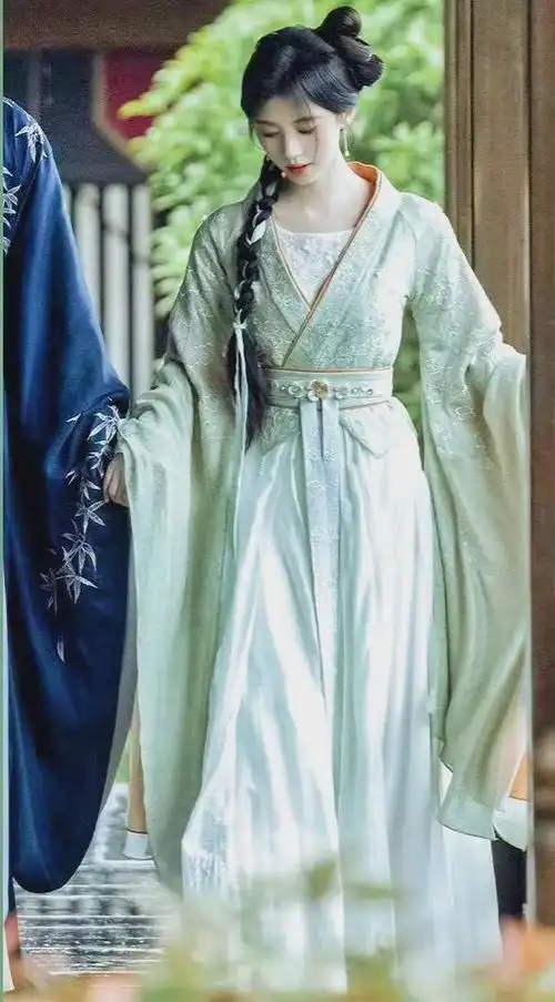  鞠婧祎才是95花古装第一美女,魏晋汉服,宋制马面裙都难不倒她