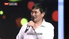  表情朱之文跟于文华合唱驼铃,唱完就抱在一起了,好甜蜜啊表情