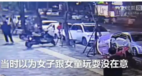  网爆西安长安区人贩子当街抱娃上越野车被群众当场抓住