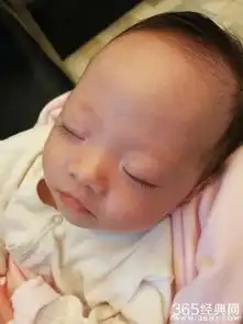  杨阳洋双胞胎妹妹变表情包,网友直呼兄妹长得一模一样
