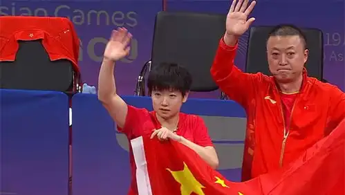  孙颖莎没上演邓亚萍亚运悲剧陈梦看台开心鼓掌,王艺迪并列铜牌