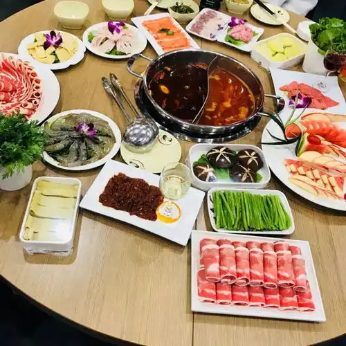  听说你们都想吃火锅还想免单来吧野小妹火锅满足你的一切幻想