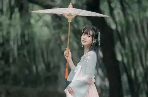  穿汉服拍照不会凹造型带上这些道具,保证你能闪耀朋友圈