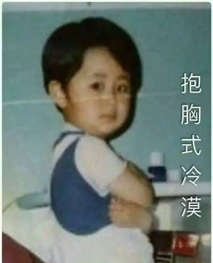  杨紫晒全家福为爸爸庆生,趁机晒儿时表情包,萌翻一众网友