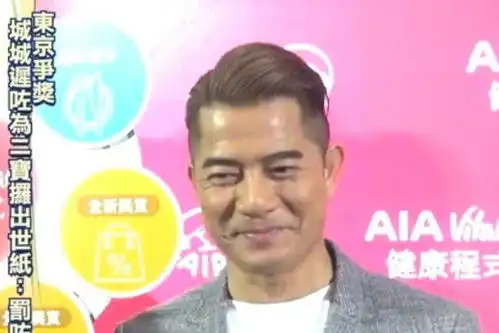  郭富城分享家庭乐趣大宝爱臭美,小宝是胖妹,妻女三人唱一台戏