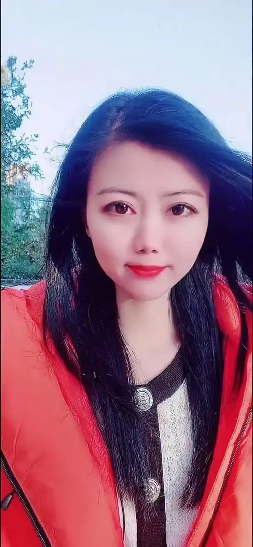  不管别人信不信,看着姑娘的表情,反正我是不信