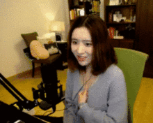  搞笑gif好尴尬这就是穿裙子为什么要侧开的原因