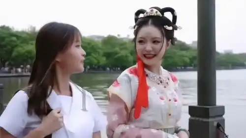  穿汉服出门需要勇气,同袍打招呼也需要勇气,汉服礼仪