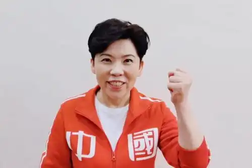  邓亚萍表扬长得像樊振东的独臂帅小伙,残奥会大魔王祝福大魔王