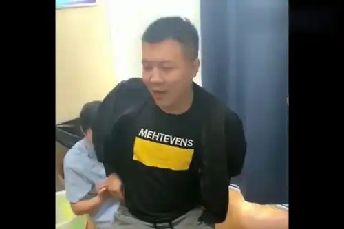  这打针的表情,这发出的声音,兄弟,打针真的有这么疼吗