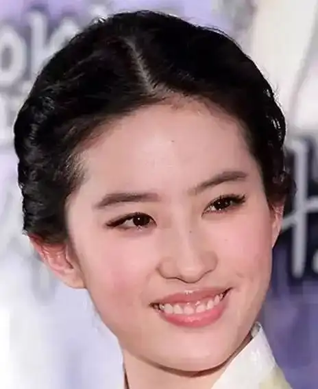 为什么刘亦菲那么美,笑起来却很丑