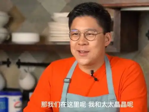  郭晶晶与老公包饺子迎新年,唤霍启刚小帮手,夫妻打情骂俏超恩爱