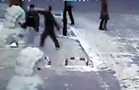  哈市男子闹市连捅12人被击毙
