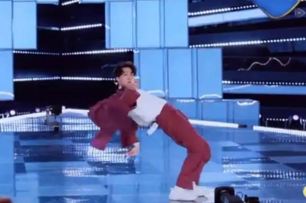  不愧是人间油物,周深都被腻得表情扭曲,这节目还能看吗
