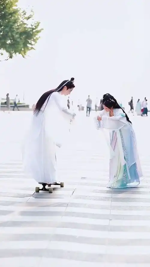  汉服出行路上遇到同袍,你会这样行礼嘛