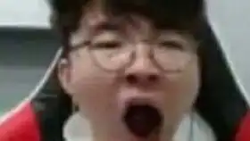  faker直播击杀混剪,翻译小姐姐都心疼我李哥,被队友秀完又被对面秀,一把三十投,一把二十投