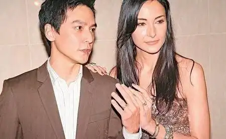  吴彦祖送女儿上学表情宠溺,化身女儿奴,教科书般爱情更让人羡慕