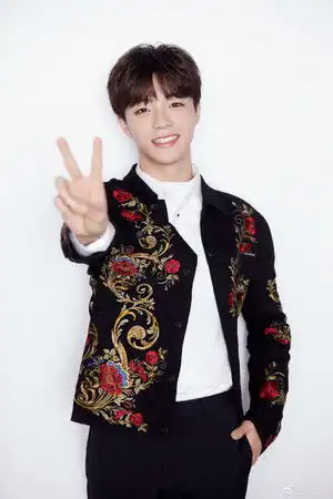  陈立农开全麦唱林俊杰神曲出道仅4月稳飙高音粉丝赞爆