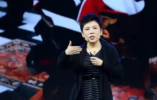  撒贝宁逛早市被偶遇,200元一斤樱桃嫌太贵,邓亚萍表情亮了