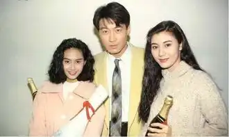  47岁李嘉欣爱豪宅电梯自拍,旁边富豪老公表情亮了