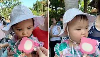  熊黛林夫妇带女儿游迪士尼,一人抱一娃超有爱,姐妹吃雪糕表情萌