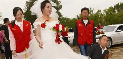  侏儒男林彦华身高仅1米,娶小6岁身高1.7米媳妇,现状如何