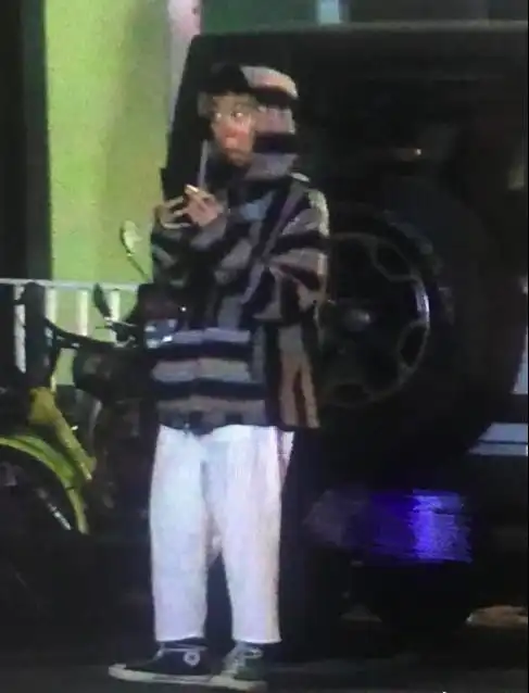  窦靖童被问王菲谢霆锋恋情秒变表情包,坦言他们开心就好
