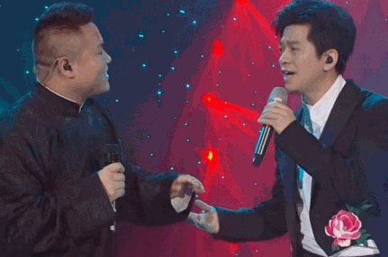  歌手总决赛最搞笑一幕岳云鹏李健深情对唱后台笑翻了天