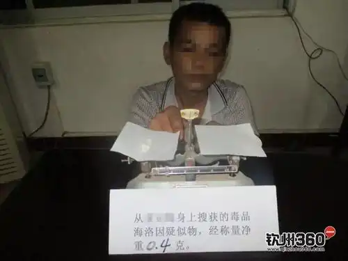  厉害了钦州一男子在路中间,以这个妖娆的姿势睡着了