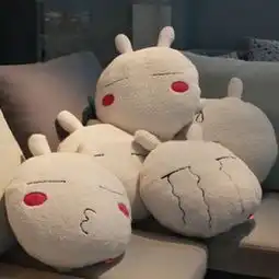 抱在一起的表情包玩偶