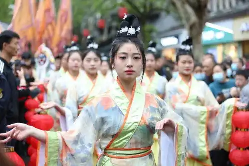  游古城看非遗赏民俗成都市民体验清明节传统文化盛宴