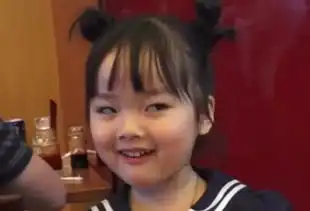  被无数人当表情包的韩国网红,如今长大成这样,网友不想用了
